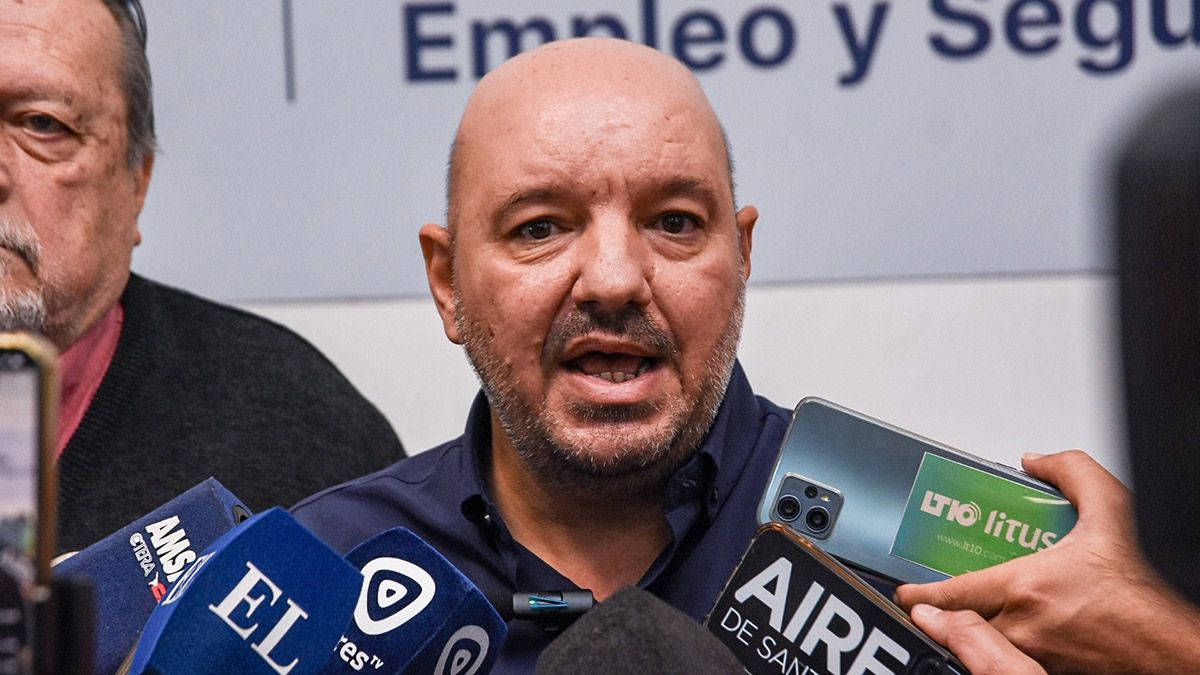 Rodrigo Alonso enumeró “una recomposición salarial que debe incorporar el 23% que hemos perdido con la política salarial del 2024, que debe incorporar la deuda que tenemos de la paritaria 2023, que es el 23,4%