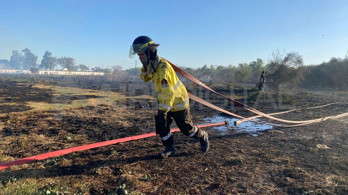 El cuerpo de bomberos de la ciudad de Santa Fe trabajó en la zona. El cuerpo de bomberos de la ciudad de Santa Fe trabajó en la zona.