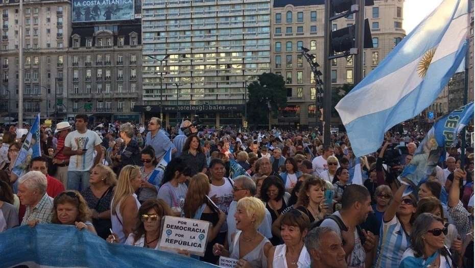 Frigerio: “La de hoy es una marcha autoconvocada a favor de la democracia”