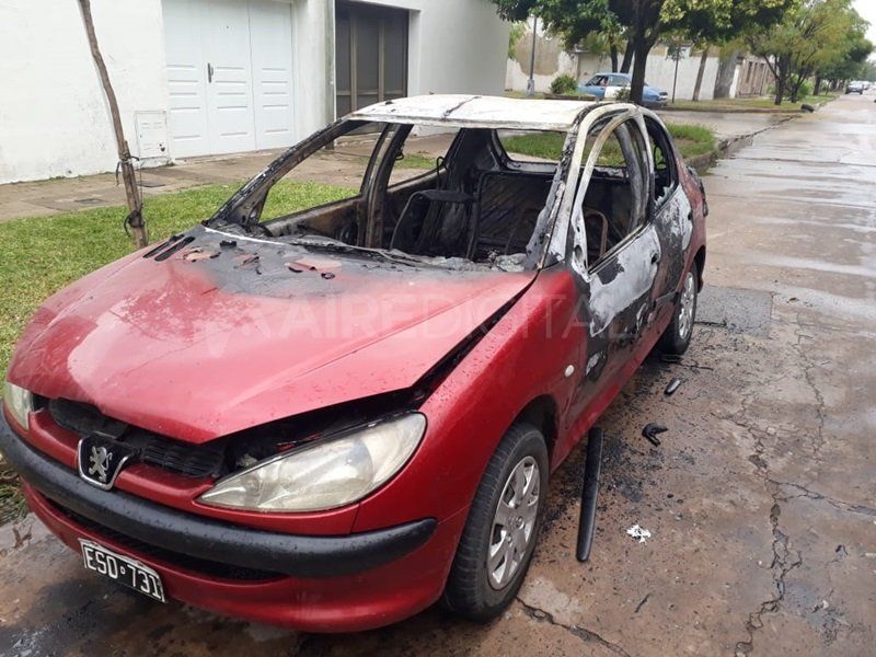 Quemaron un auto en Bº Ciudadela
