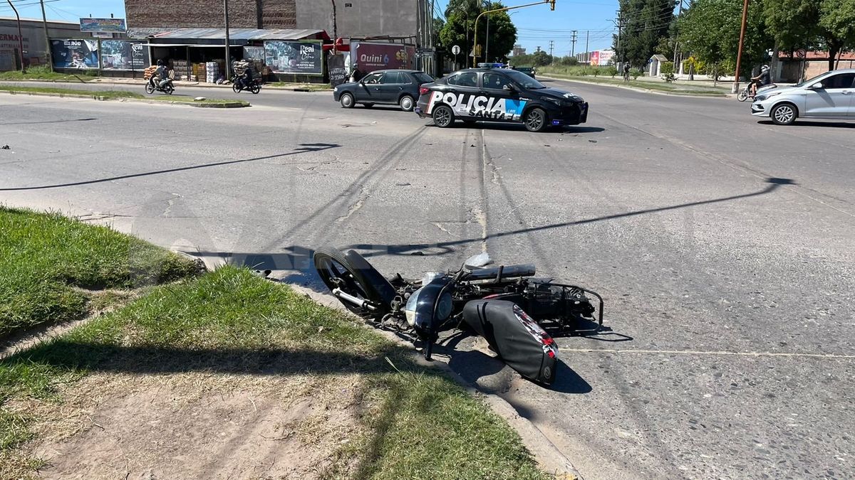 El conductor de la motocicleta tiene 28 años. El conductor de la motocicleta tiene 28 años.