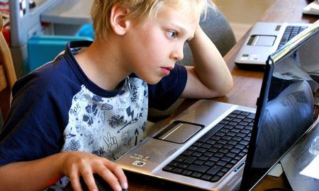 Los niños adictos a las pantallas tienen más probabilidades de desarrollar obesidad y problemas de la vista