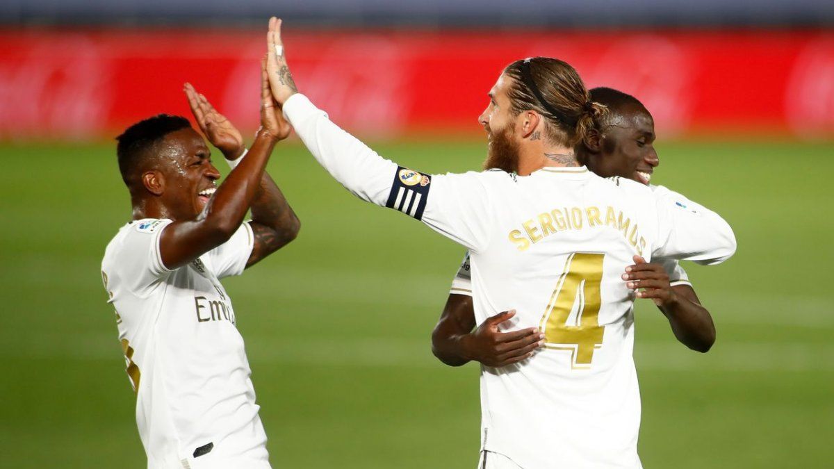 El Real Madrid visita al Granada a partir de las 17 de este lunes.