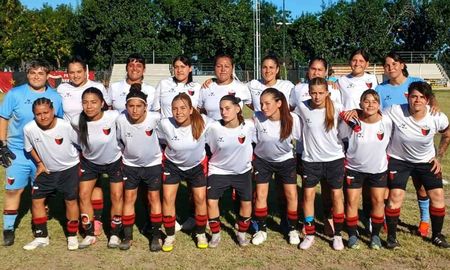 Colón arrancó con goleada en San Lorenzo, por 4 a 1. Foto: Las Justicieras del Fútbol. Colón arrancó con goleada en San Lorenzo, por 4 a 1. Foto: Las Justicieras del Fútbol.