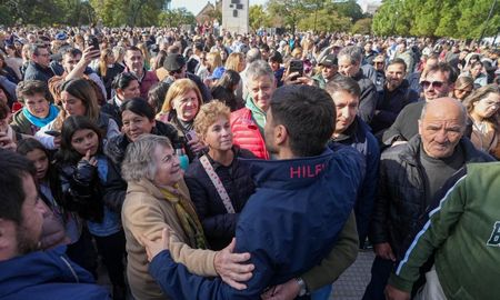 “En Santa Fe la obra pública no se detiene: bajamos costos, ordenamos el Estado y seguimos invirtiendo en cada punto de la provincia”, afirmó Pullaro. “En Santa Fe la obra pública no se detiene: bajamos costos, ordenamos el Estado y seguimos invirtiendo en cada punto de la provincia”, afirmó Pullaro.