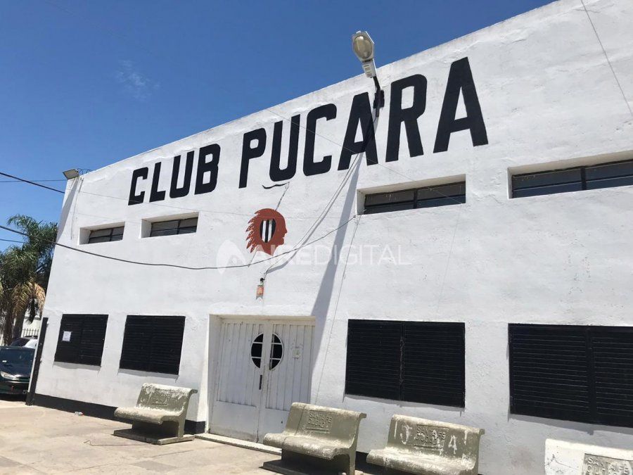 Un grupo de hinchas de Nuevo Horizonte agredió desde la tribuna al árbitro y al asistente.