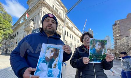 Los familiares protestaron frente al palacio de justicia. Los familiares protestaron frente al palacio de justicia.