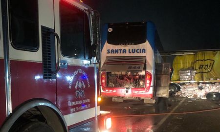 El siniestro ocurrió el sábado a la noche en el kilómetro 513 de la ruta 11, a la altura de Nelson. El siniestro ocurrió el sábado a la noche en el kilómetro 513 de la ruta 11, a la altura de Nelson.