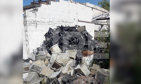 La contaminación existente en el predio de la ex-Nesaglio, donde se intoxicaron los niños de 1 y 4 años. La contaminación existente en el predio de la ex-Nesaglio, donde se intoxicaron los niños de 1 y 4 años.