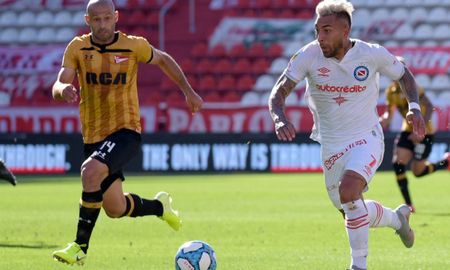 Argentinos Juniors derrotó a Estudiantes (LP) por 1-0 con gol de Damián Batallini. Argentinos Juniors derrotó a Estudiantes (LP) por 1-0 con gol de Damián Batallini.