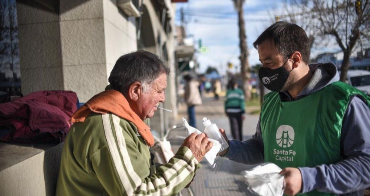 La Municipalidad de Santa Fe entrega 1.000 barbijos en los espacios m&aacute;s concurridas de Santa Fe.&nbsp;
