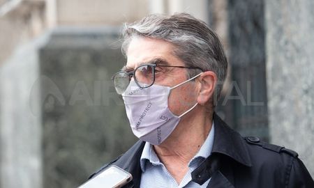 Una de las principales figuras del peronismo y senador por el departamento San Lorenzo, Armando Traferri está en ojo de la tormenta por sus supuestos contactos con el empresario dedicado al juego ilegal, Leonardo Peiti. Una de las principales figuras del peronismo y senador por el departamento San Lorenzo, Armando Traferri está en ojo de la tormenta por sus supuestos contactos con el empresario dedicado al juego ilegal, Leonardo Peiti.