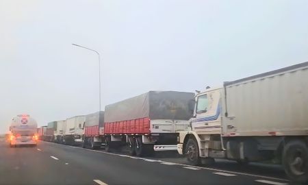 “El 94% de todas las cargas que se mueven en la Argentina se transportan por camión”, aseguró el secretario de la Federación Argentina de Entidades Empresarias del Autotransporte de Cargas (FADEEAC). “El 94% de todas las cargas que se mueven en la Argentina se transportan por camión”, aseguró el secretario de la Federación Argentina de Entidades Empresarias del Autotransporte de Cargas (FADEEAC).