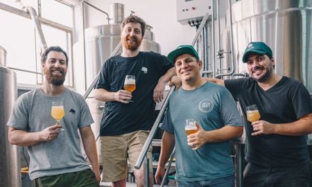 Tincho, Rulo, Quique y el Ruso –quién se incorporó último al proyecto– son los creadores de Jabalina. Tincho, Rulo, Quique y el Ruso –quién se incorporó último al proyecto– son los creadores de Jabalina.