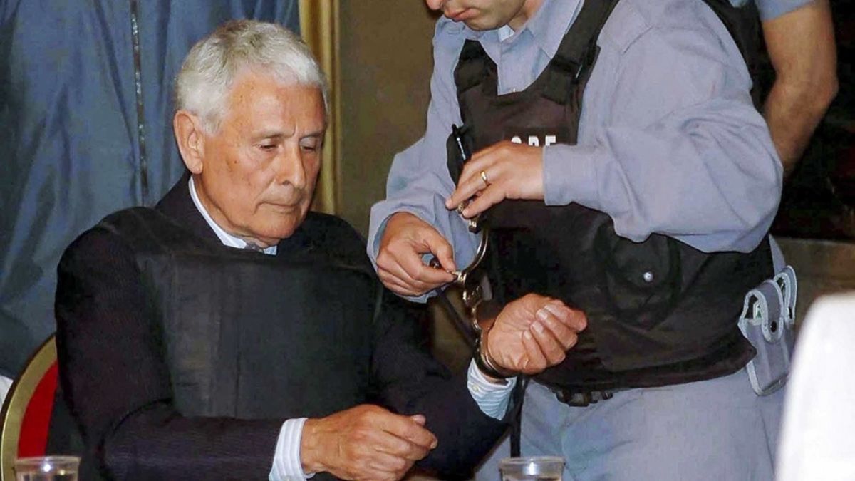 El cuerpo del represor Miguel Osvaldo Etchecolatz