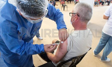 Comienza en la ciudad de Santa Fe la vacunación con terceras dosis contra el covid. Comienza en la ciudad de Santa Fe la vacunación con terceras dosis contra el covid.