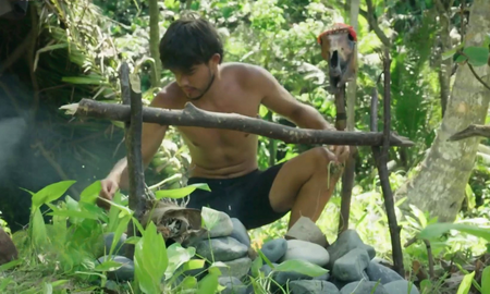 Agustín Monzón fue eliminado de Survivor Expedición Robinson, pero recibió una segunda oportunidad. Agustín Monzón fue eliminado de Survivor Expedición Robinson, pero recibió una segunda oportunidad.