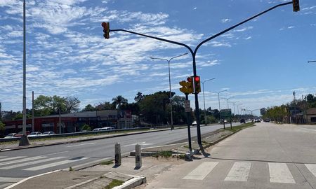 Lisandro Enrico informó que se está por iniciar un mapeo y reseteo y mejora de la semaforización de la Ruta Provincial 1. Lisandro Enrico informó que se está por iniciar un mapeo y reseteo y mejora de la semaforización de la Ruta Provincial 1.