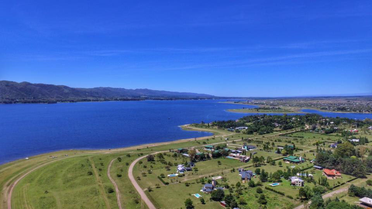 Escapada a una localidad escondida en Córdoba, a orillas de un mágico embalse y rodeado de naturaleza