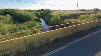 El hallazgo se produjo en el canal Ibarlucea, a pocos kilómetros de Rosario.