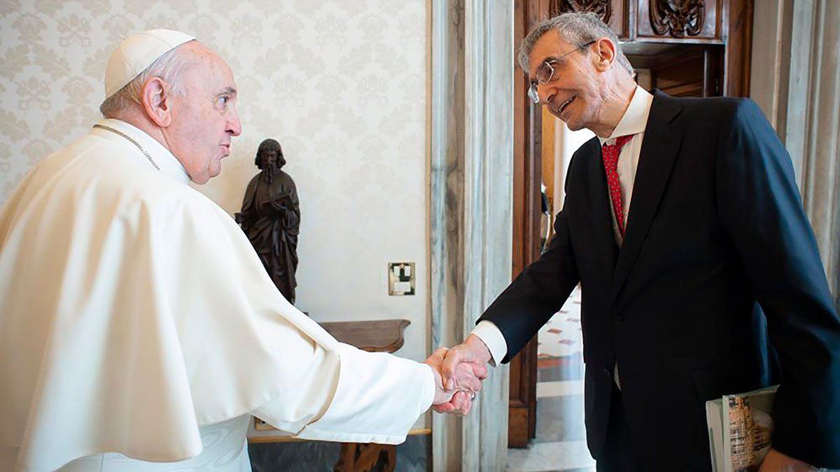 El Papa le concedió varias reuniones al periodista Nelson Castro. 