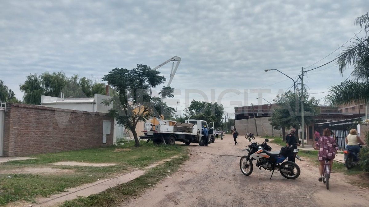 Personal policial realizó un corte preventivo de una calle.