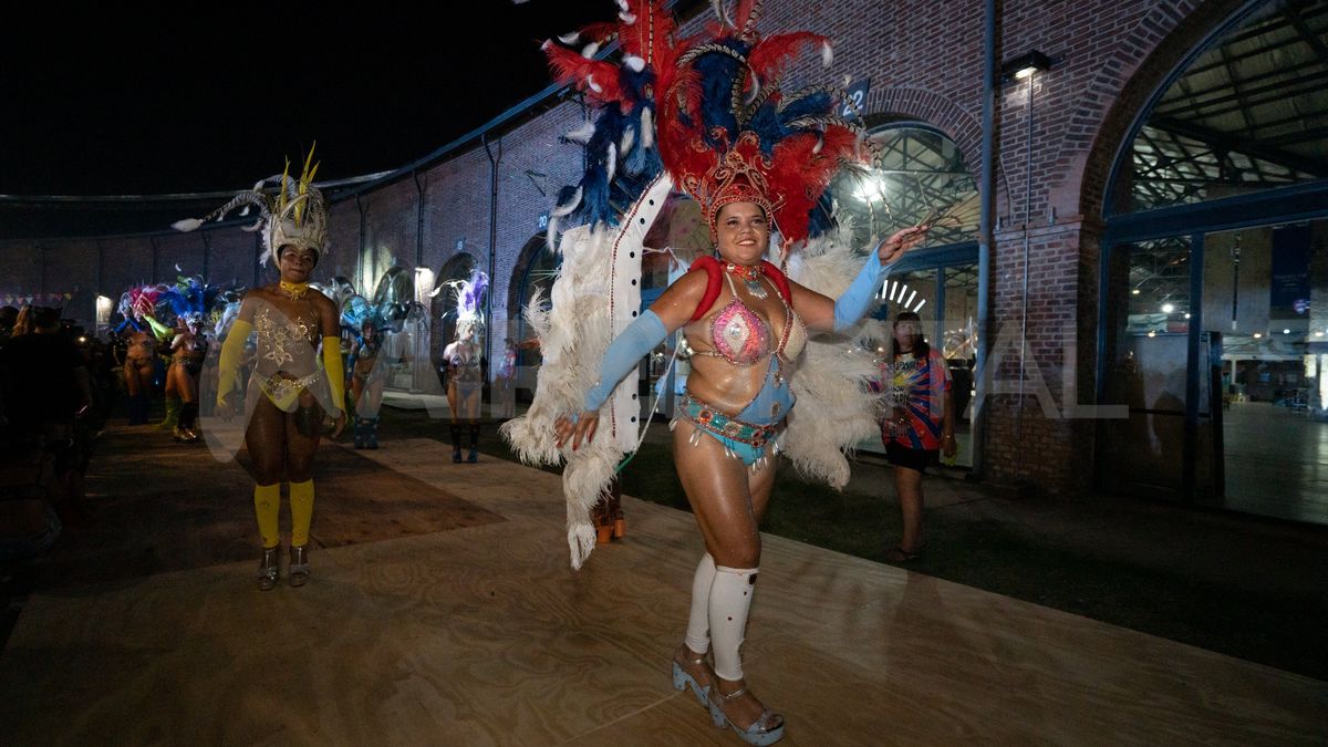 Los integrantes de las comparsas son una verdadera familia que trabaja todo el año para llevar la magia de sus movimientos y sonidos por todas partes.