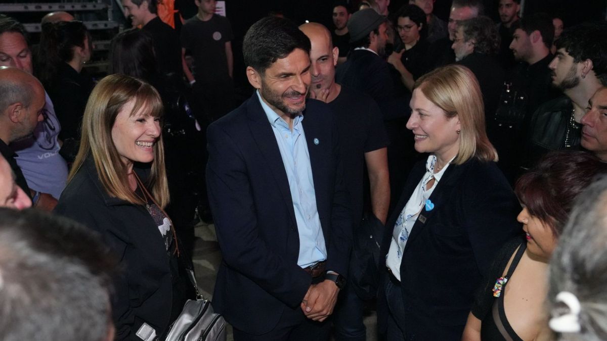 Susana Rueda, ministra de Cultura; Maximiliano Pullaro, gobernador de Santa Fe; Gisela Scaglia, vicegobernadora de Santa Fe. Susana Rueda, ministra de Cultura; Maximiliano Pullaro, gobernador de Santa Fe; Gisela Scaglia, vicegobernadora de Santa Fe.