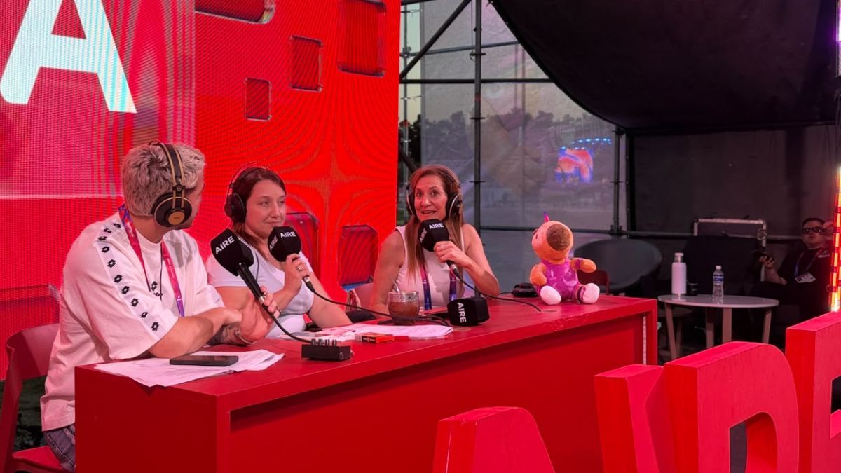 Marcela Aeberhard pasó por el especial de AIRE en el Fan Fest del Parque del Sur.
