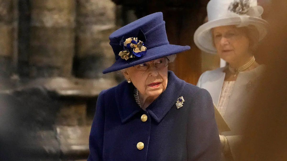 La reina Isabel II de Inglaterra se torci&oacute; la espalda y no asistir&aacute; a un acto en Londres en homenaje a los brit&aacute;nicos ca&iacute;dos en guerras.