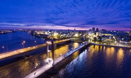 El Puente Colgante de Santa Fe se destaca como atractivo turístico del país. El Puente Colgante de Santa Fe se destaca como atractivo turístico del país.