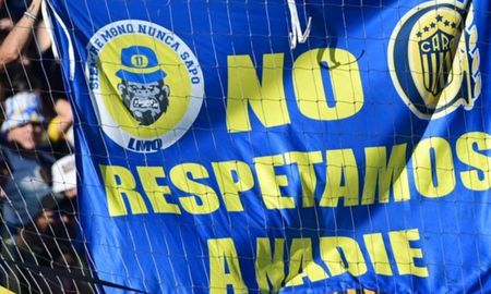 La bandera que apareción en la cancha de Rosario Central y un encriptado mensaje relacionado con el asesinato del Gordo Samu. La bandera que apareción en la cancha de Rosario Central y un encriptado mensaje relacionado con el asesinato del Gordo Samu.