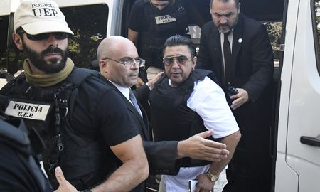 Luis Paz, padre del Fantasma Paz asesinado en 2012, también tiene un fuerte vínculo con Germán Velázquez. Luis Paz, padre del Fantasma Paz asesinado en 2012, también tiene un fuerte vínculo con Germán Velázquez.