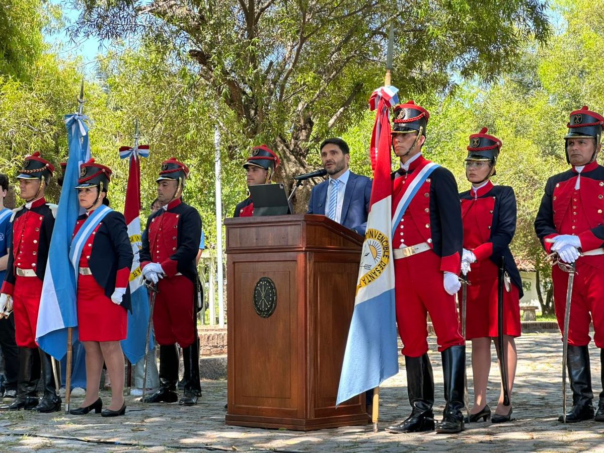 Pullaro manifestó “el enorme honor de ser el gobernador de la Invencible provincia de Santa Fe.