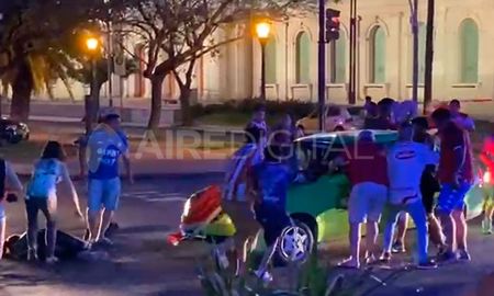 Los disturbios se desarrollaron en la esquina de Bulevar Pellegrini y San Jerónimo, frente a la sede de la UNL. Los disturbios se desarrollaron en la esquina de Bulevar Pellegrini y San Jerónimo, frente a la sede de la UNL.