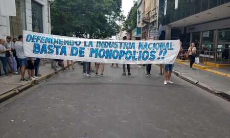 Manifestación de trabajadores de una tabacalera frente a Afip Manifestación de trabajadores de una tabacalera frente a Afip