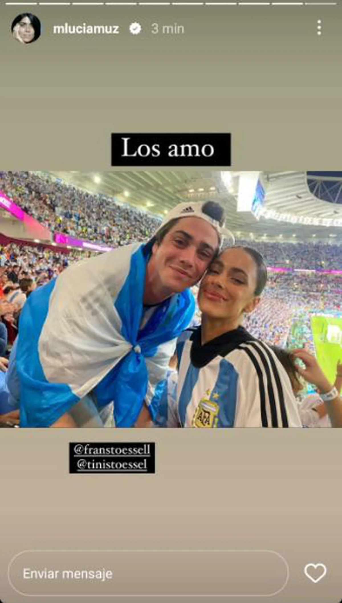 Tini Stossel fue a alentar a Rodrigo De Paul y a la Selección Argentina con su camiseta de la suerte.