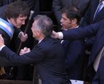 El día después del nuevo cruce entre el presidente Javier Milei y el exmandatario de Juntos por el Cambio Mauricio Macri no se saludaron en la Cena de la Fundación Libertad. El día después del nuevo cruce entre el presidente Javier Milei y el exmandatario de Juntos por el Cambio Mauricio Macri no se saludaron en la Cena de la Fundación Libertad.