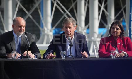 El intendente Emilio Jatón le reclamó al presidente Fernández por los subsidios al transporte. El intendente Emilio Jatón le reclamó al presidente Fernández por los subsidios al transporte.