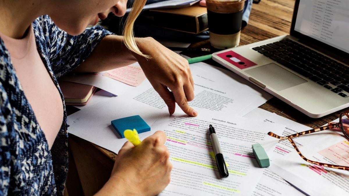 La carrera universitaria que se puede estudiar a la distancia. La carrera universitaria que se puede estudiar a la distancia.