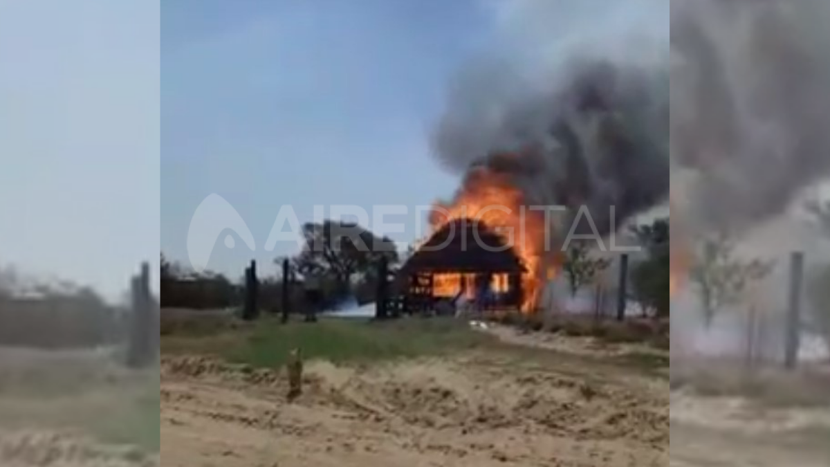 Incendios en la costa: así se quemaba este fin de semana un quincho en Arroyo Leyes