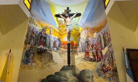 La magnífica obra de arte que pintó Hugo Lazzarini en la cuasi parroquia Santa María junto a la Cruz en Santa Fe y que fue inaugurada en este Día de la Virgen. La magnífica obra de arte que pintó Hugo Lazzarini en la cuasi parroquia Santa María junto a la Cruz en Santa Fe y que fue inaugurada en este Día de la Virgen.