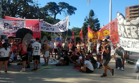 Tercera Marcha de la Gorra en la ciudad de Santa Fe. Tercera Marcha de la Gorra en la ciudad de Santa Fe.