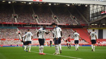 El Gobierno británico planea el regreso de aficionados en el fútbol a partir de mayo