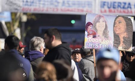 El jueves hubo una masiva marcha a favor de Cristina Kirchner. El jueves hubo una masiva marcha a favor de Cristina Kirchner.