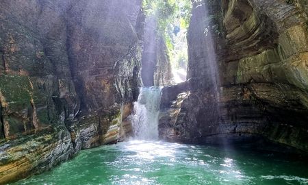 Escapada a las Yungas jujeñas, un hermoso sitio paradisíaco con piletones de aguas turquesa. Escapada a las Yungas jujeñas, un hermoso sitio paradisíaco con piletones de aguas turquesa.