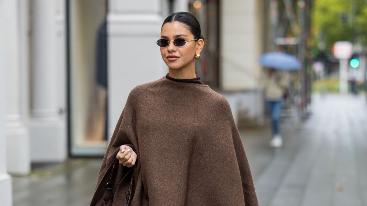 Con diseños renovados, tejidos artesanales y tonos tierra, estas prendas ganan protagonismo en las pasarelas y en el street style de la temporada. Con diseños renovados, tejidos artesanales y tonos tierra, estas prendas ganan protagonismo en las pasarelas y en el street style de la temporada.