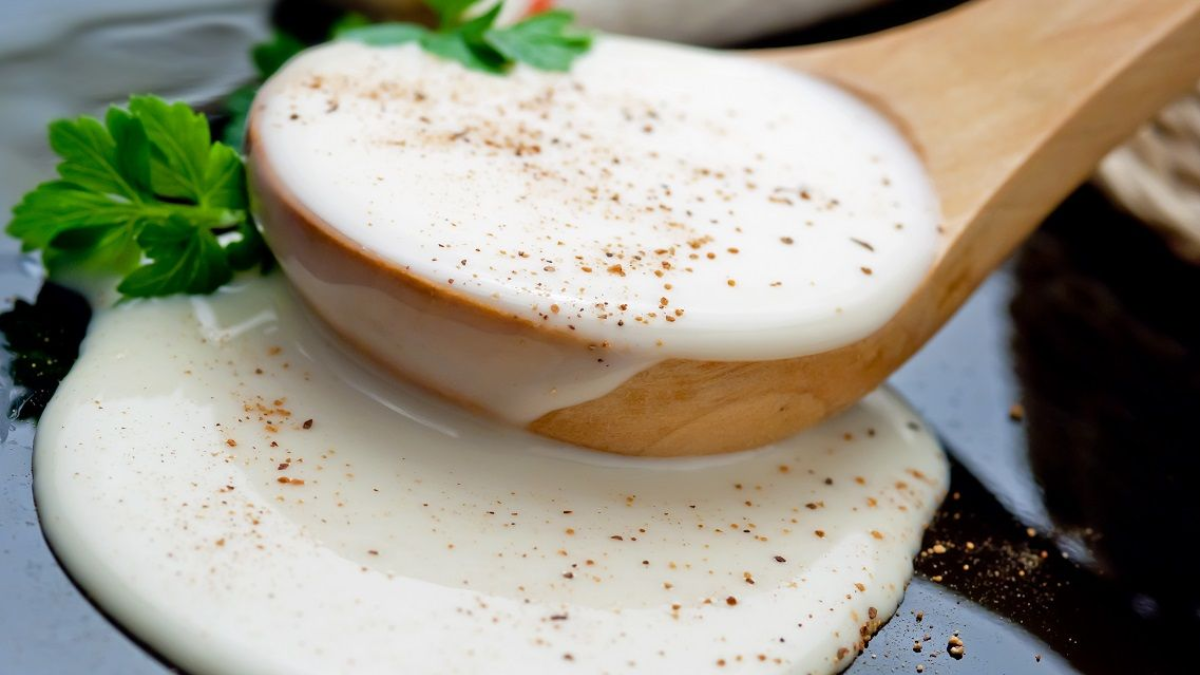 La salsa blanca con maicena es una opción que destaca por llevar pocos ingredientes y por ser sin TACC. La salsa blanca con maicena es una opción que destaca por llevar pocos ingredientes y por ser sin TACC.