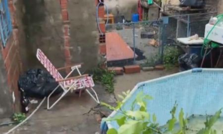 Vecino rescató a dos mujeres de un pozo ciego en Rosario tras el temporal. Vecino rescató a dos mujeres de un pozo ciego en Rosario tras el temporal.