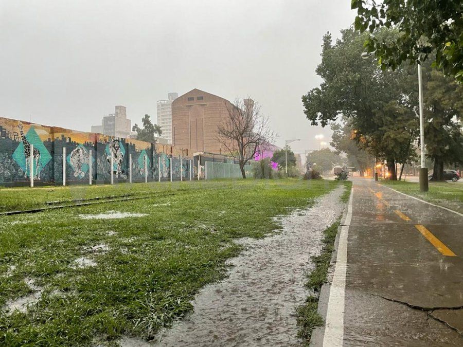 La lluvia comenzó un rato después de las seis de la mañana en Santa Fe.